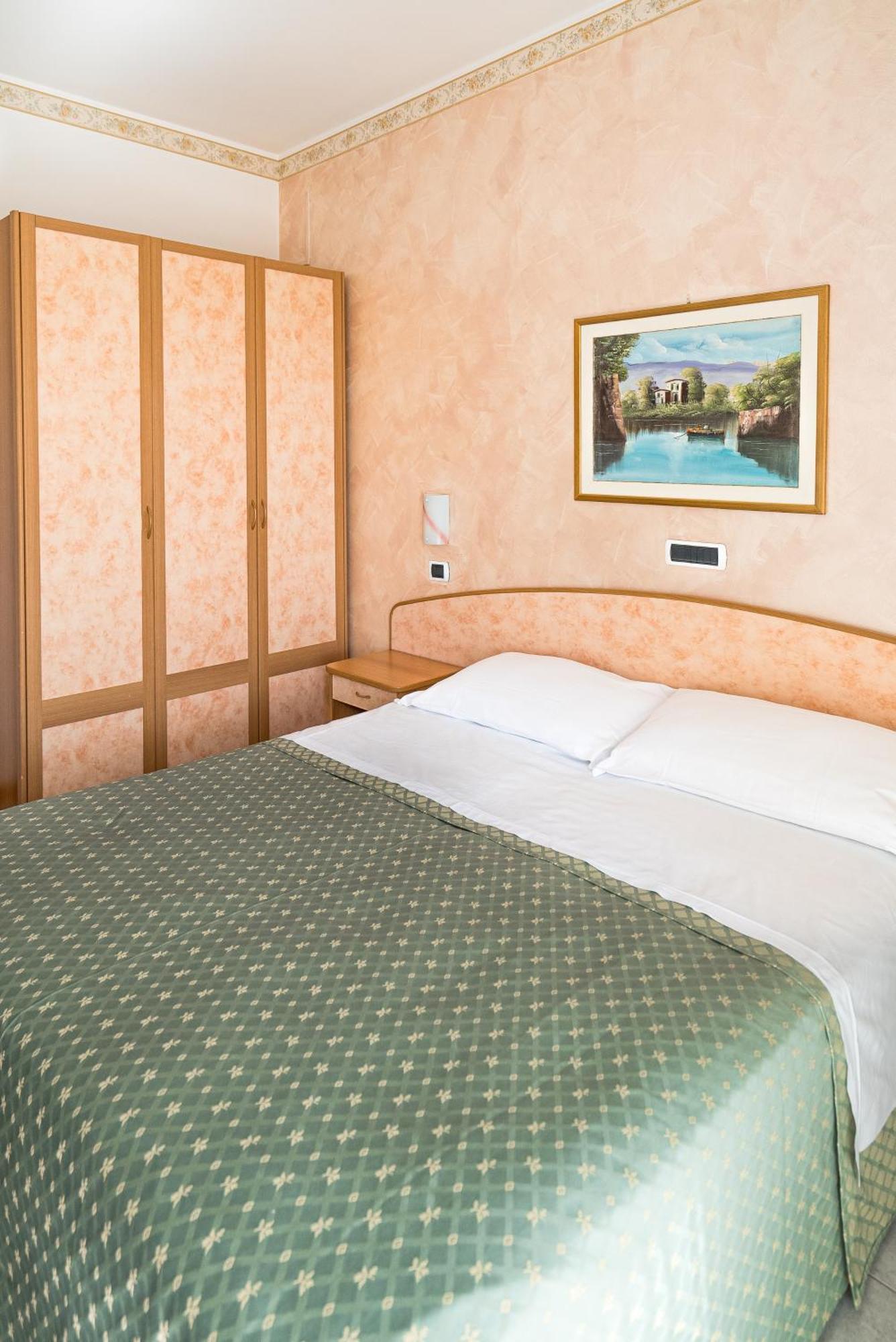 Hotel Joli 阿尔巴·阿德里亚蒂卡 外观 照片